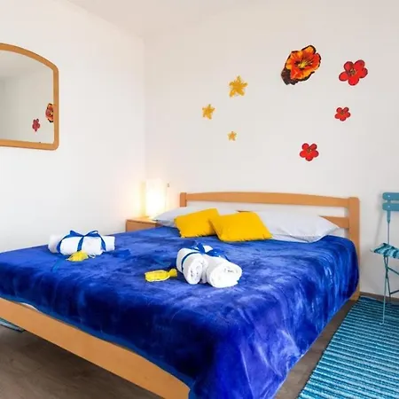 Lora - One-bedroom With Terrace *